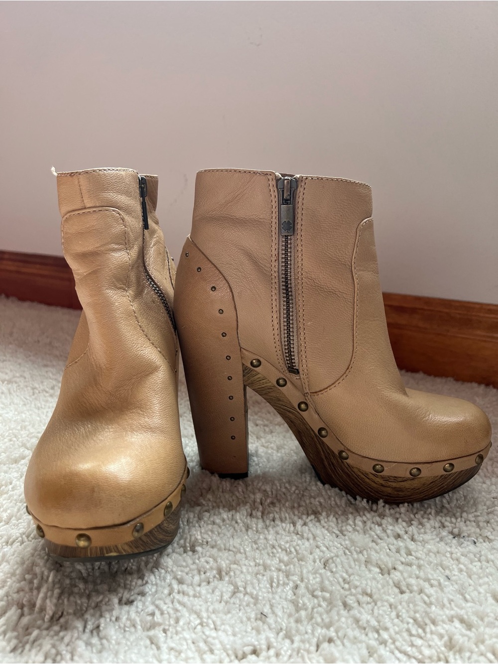 Lucky Brand Women’s Beige Leather Platform Ankle Boots with Stud Detail sz. 6